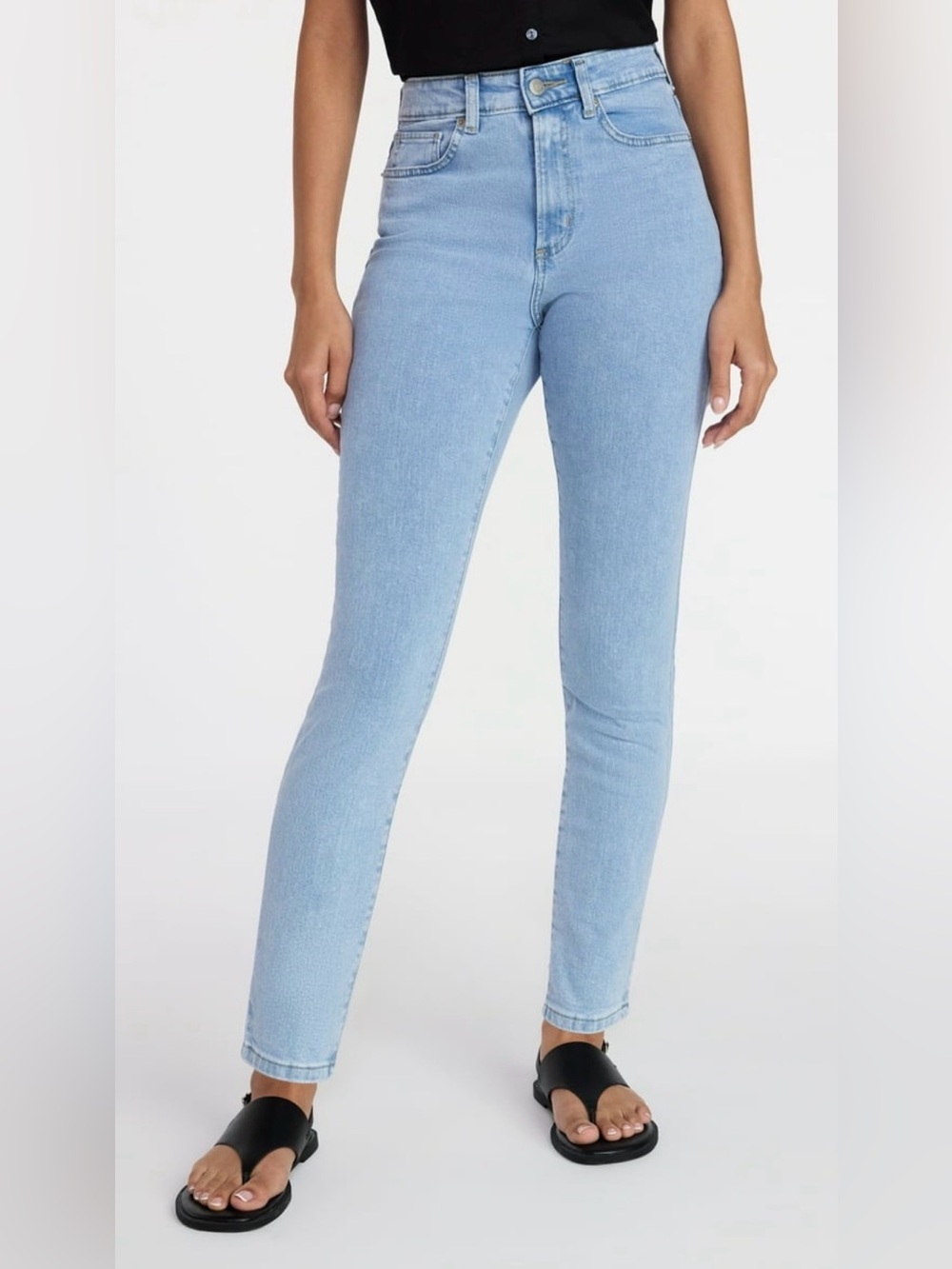 A460 Time and Tru Light Blue High-Rise Skinny Jeans 29” Inseam NWT Size 4